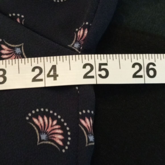 Silky lightweight bl)ouse. Made and purchased in Italy. XL - Picture 9 of 9